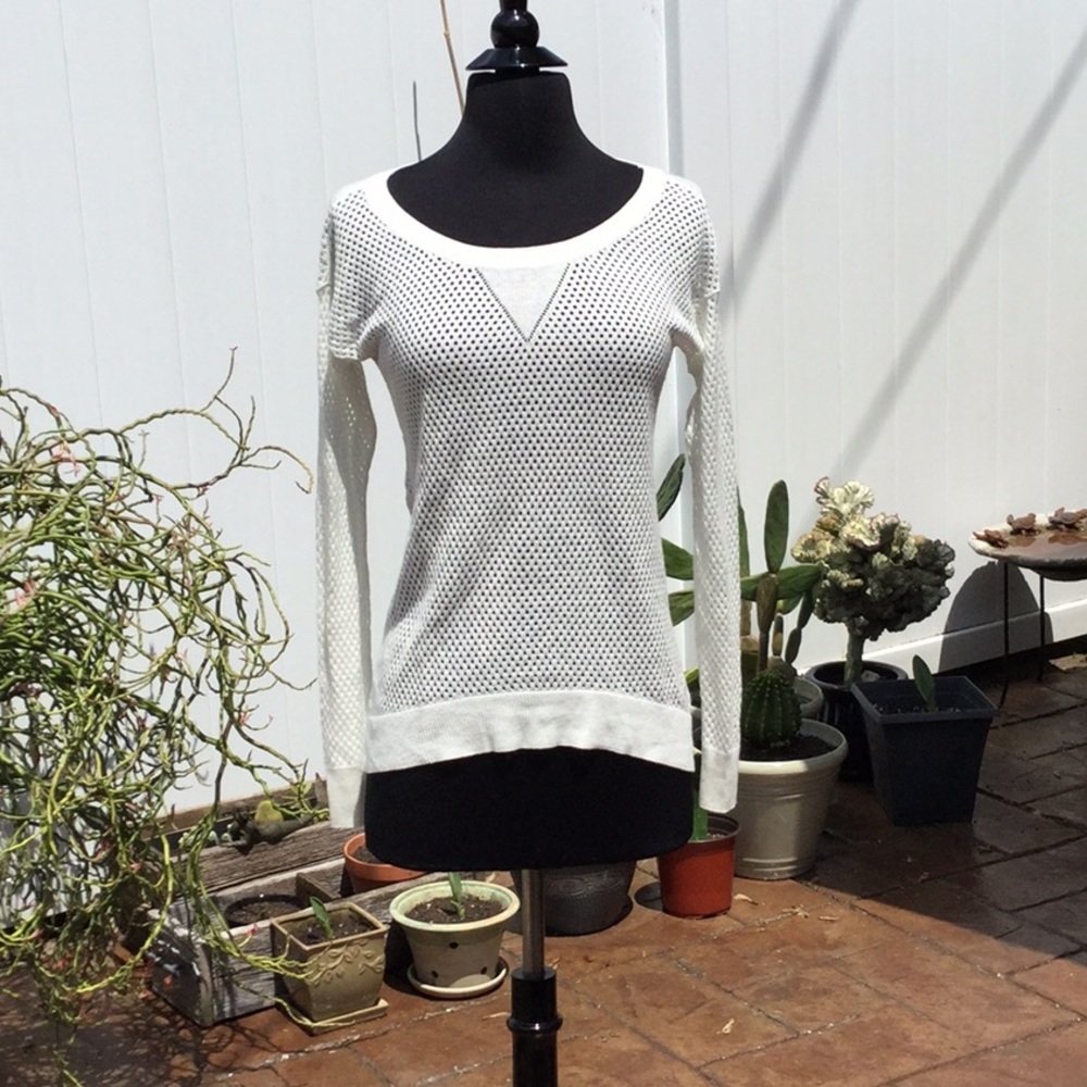 American Eagle white sweater XS.